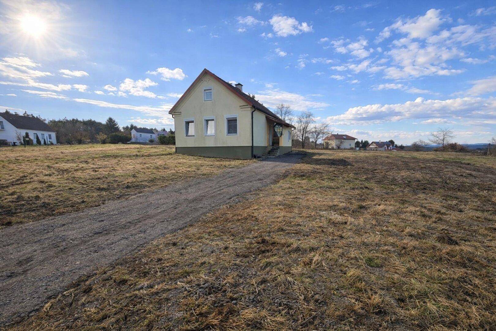 Einfamilienhaus mit 5600 m² Grundstück ( Bauland und lw. Fläche ) - Ansicht 4