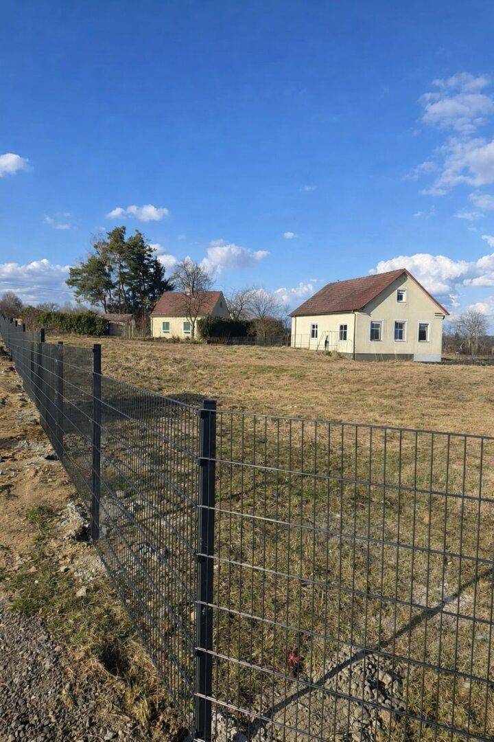 Einfamilienhaus mit 5600 m² Grundstück ( Bauland und lw. Fläche ) - Ansicht 3