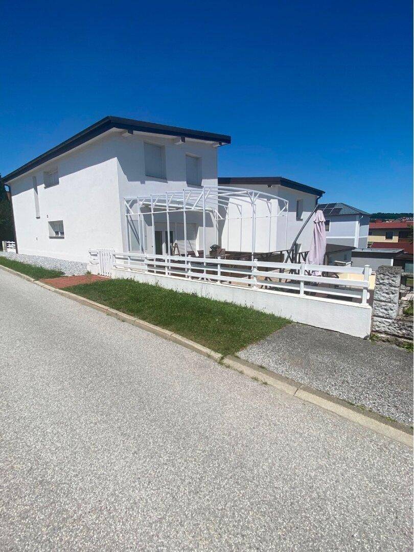 Exklusives Familienanwesen mit Pool, Doppelgarage, Gästehaus und modernster Energietechnik in Pinkafeld - Ansicht 2