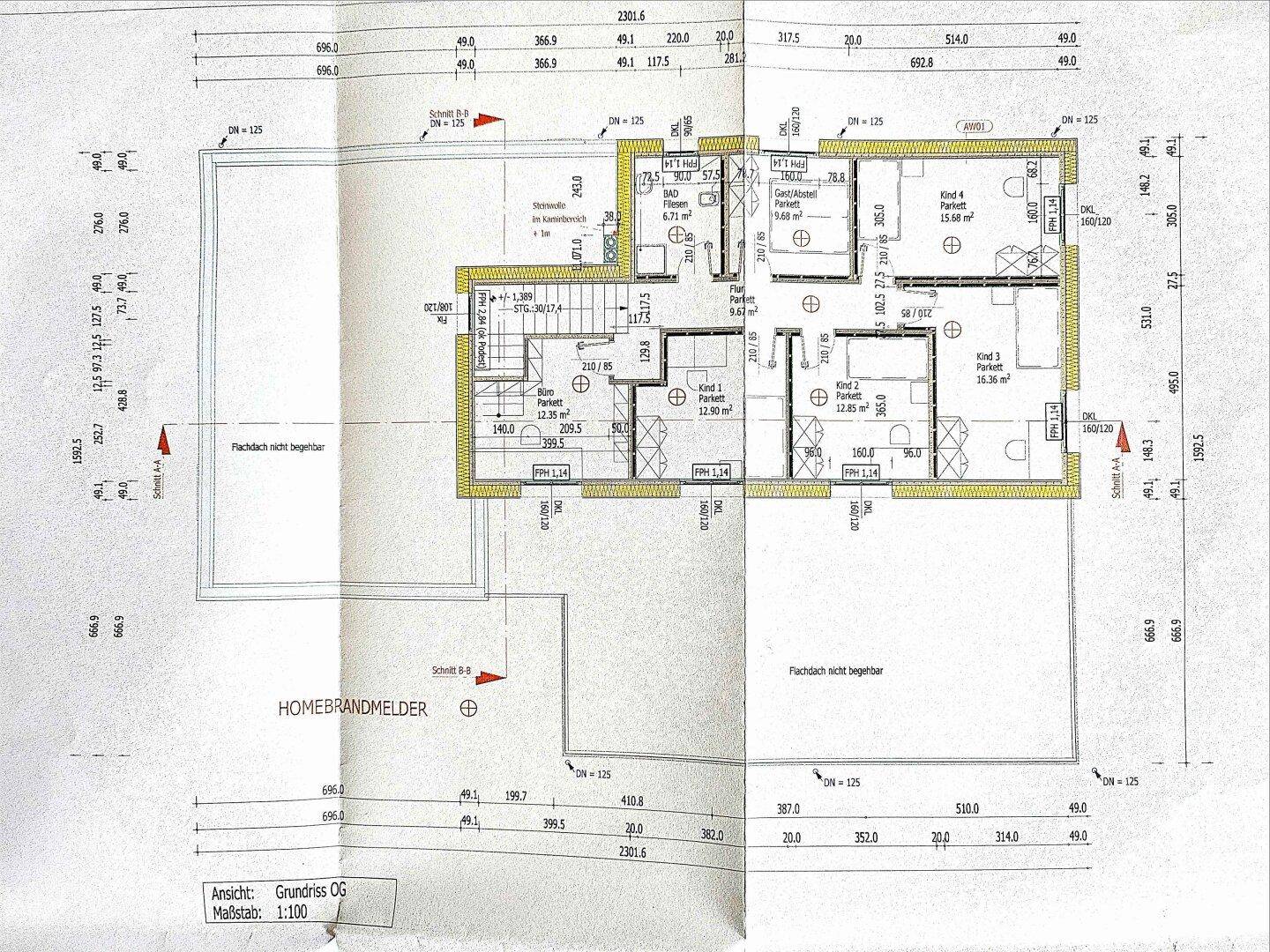 Grundriss des Obergeschosses mit mehreren Schlafzimmern und einem Badezimmer.