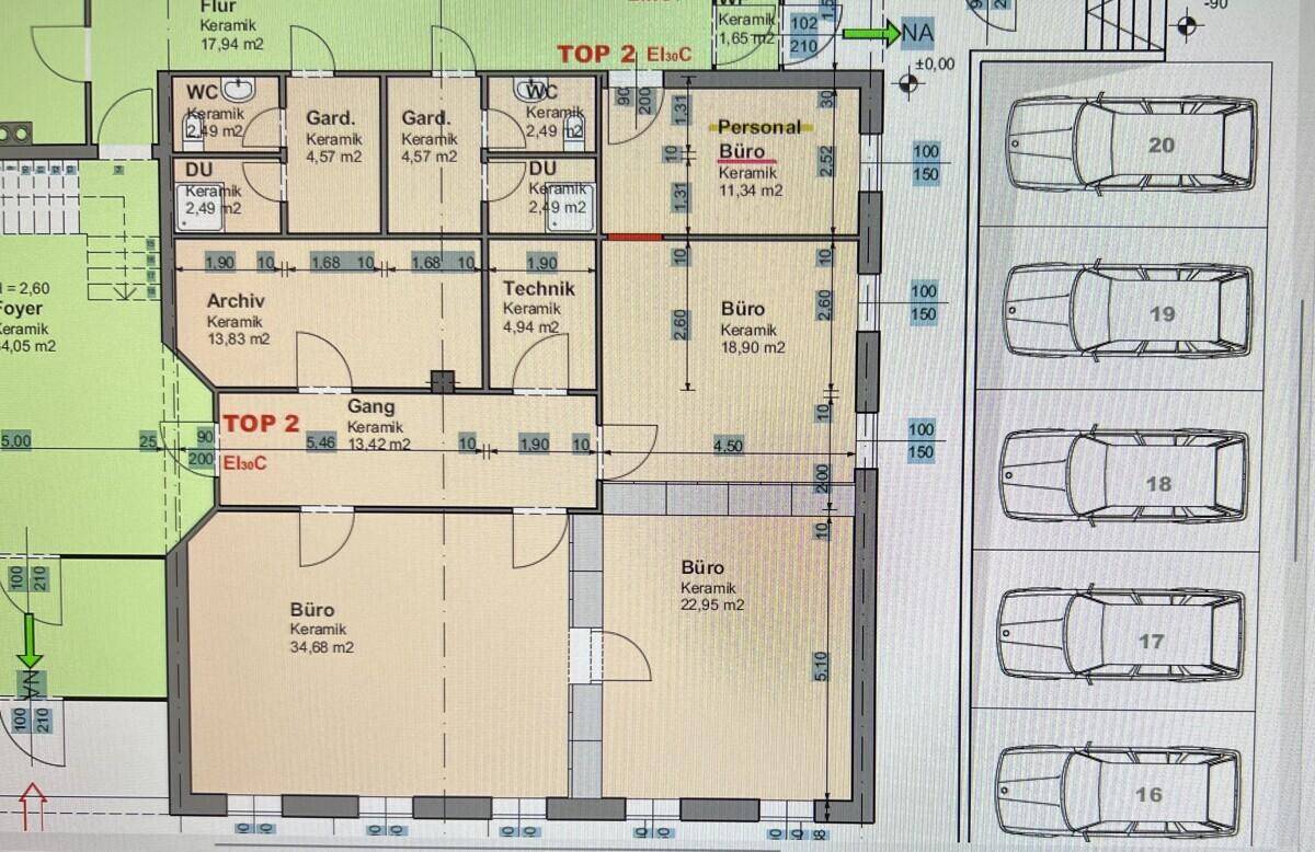 Detaillierter Grundriss mit verschiedenen Büroräumen, Sanitärbereichen und Parkplätzen.