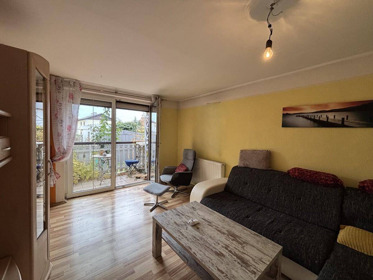 Wohnzimmer mit Balkon