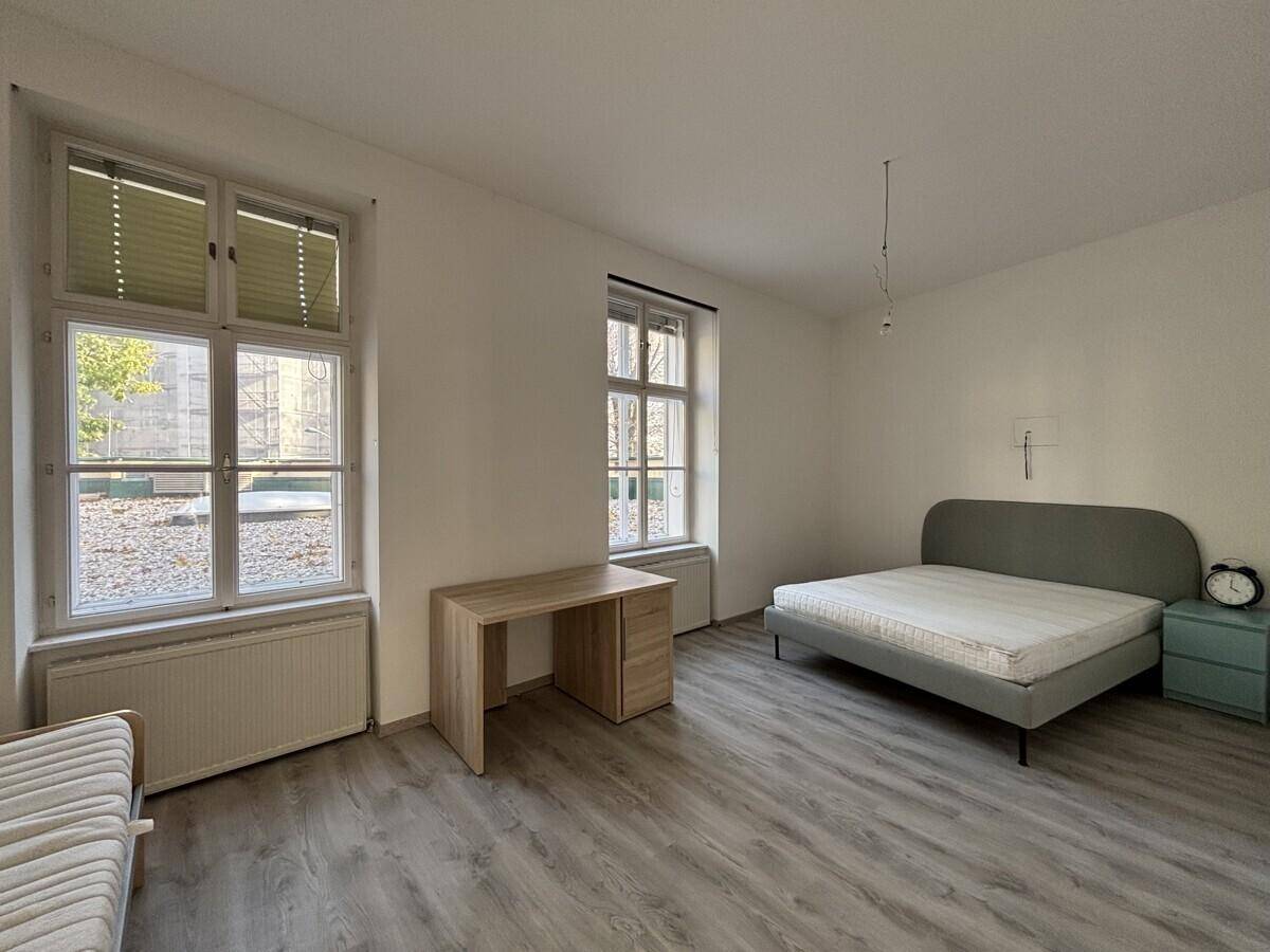 Schlafzimmer Pos. 2