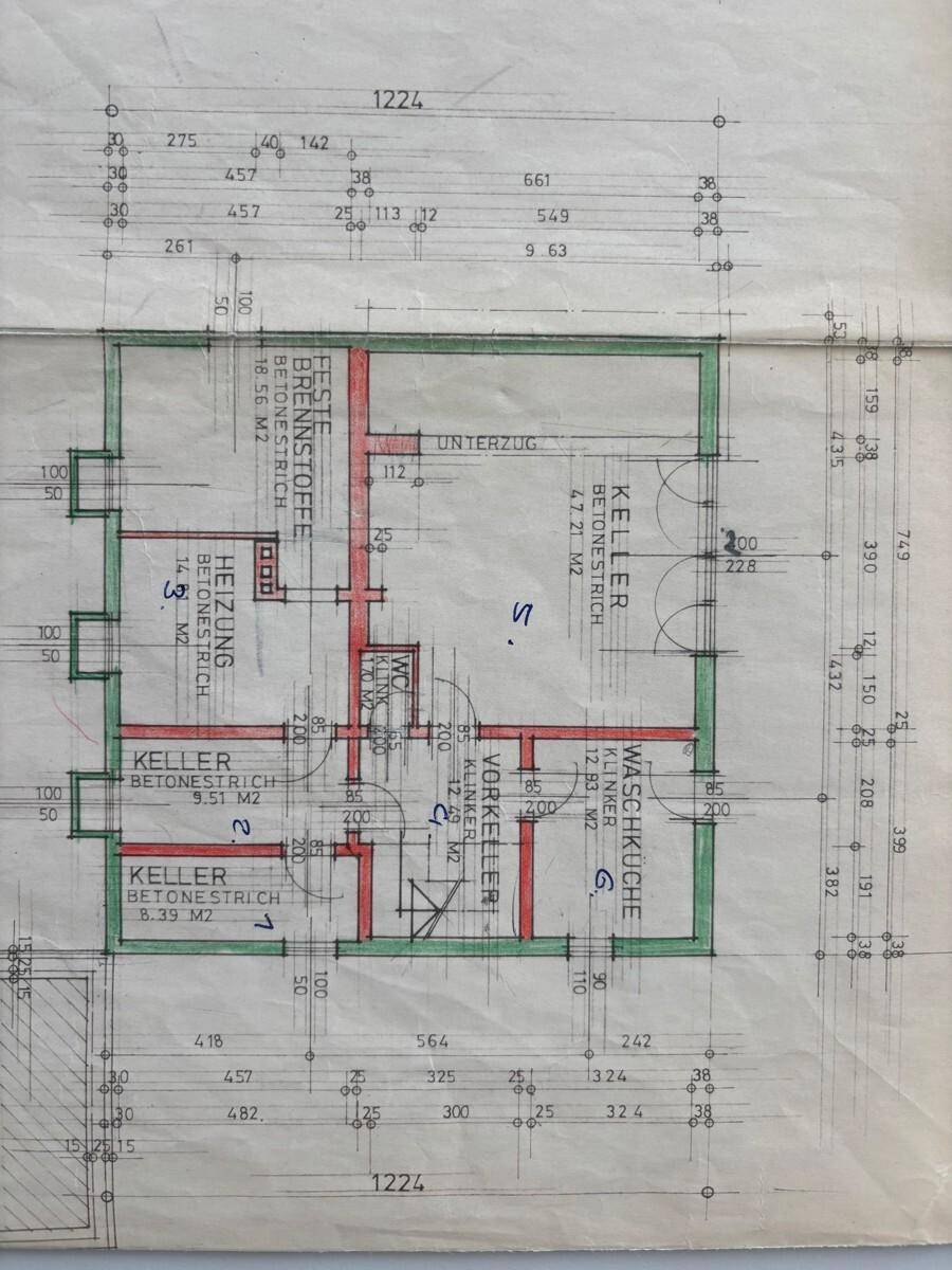 Grundriss des Kellergeschosses mit Heizraum, Waschküche und weiteren Kellerräumen.