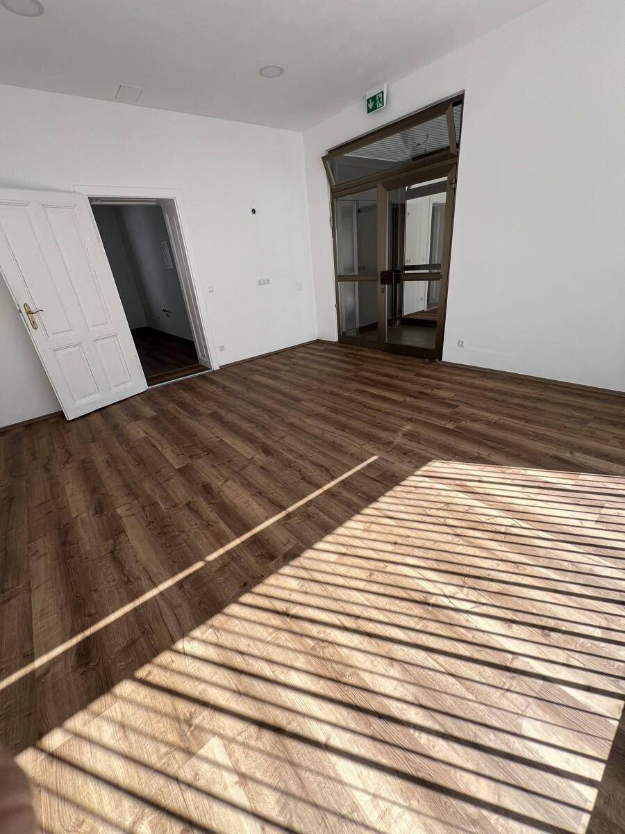 Attraktives Geschäftslokal/Bürofläche in zentraler Lage zu vermieten. - Ansicht 3