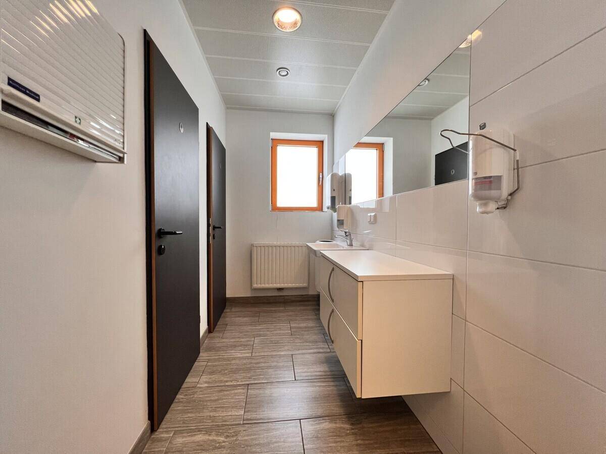 Moderne Büroeinheiten mit 16, 21 oder 30m² – další