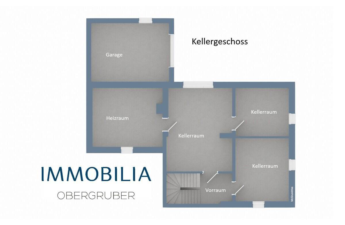 Grundriss des Kellergeschosses mit Garage, Heizraum und mehreren Kellerräumen für Lagerzwecke.