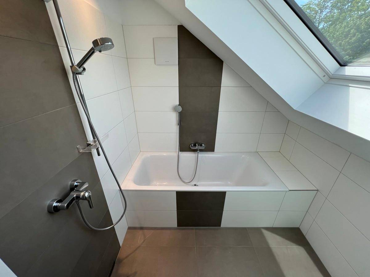 Badezimmer 2. OG Pos. 3