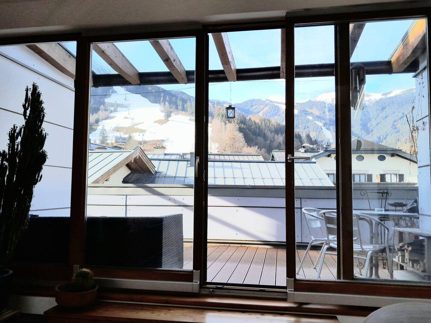 Preisreduzierung! Wohn- / Geschäftshaus mit Ladenlokalen und Ferien-Apartments im Zentrum von Zell am See - Ansicht 2
