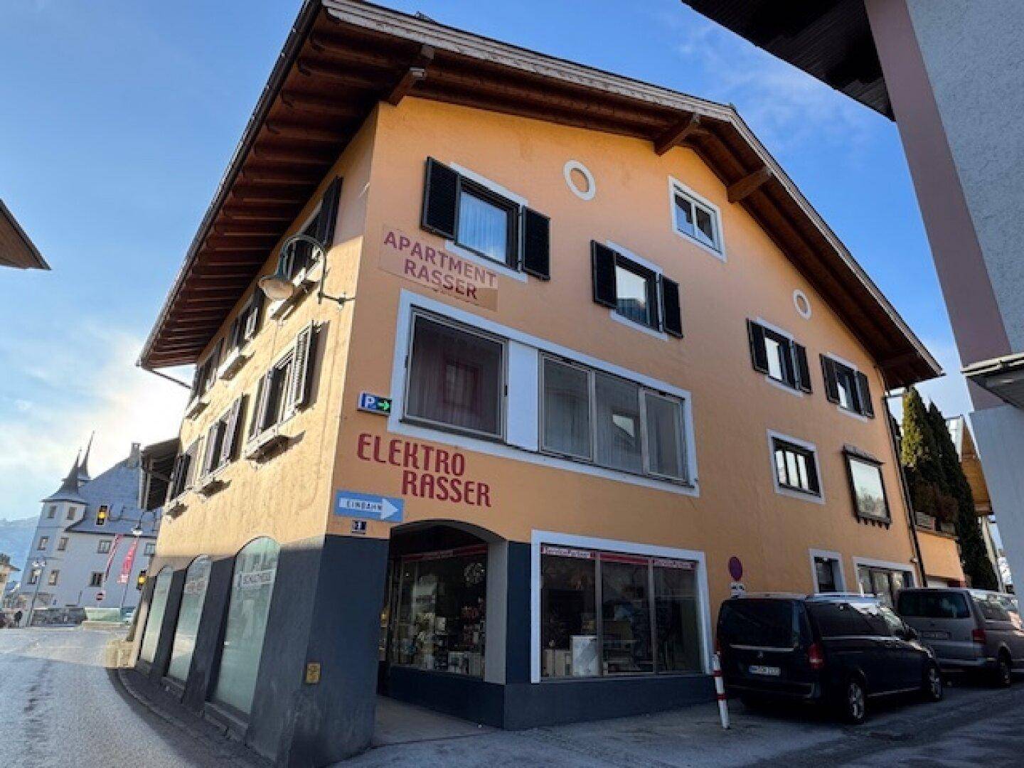 Preisreduzierung! Wohn- / Geschäftshaus mit Ladenlokalen und Ferien-Apartments im Zentrum von Zell am See - Mehr