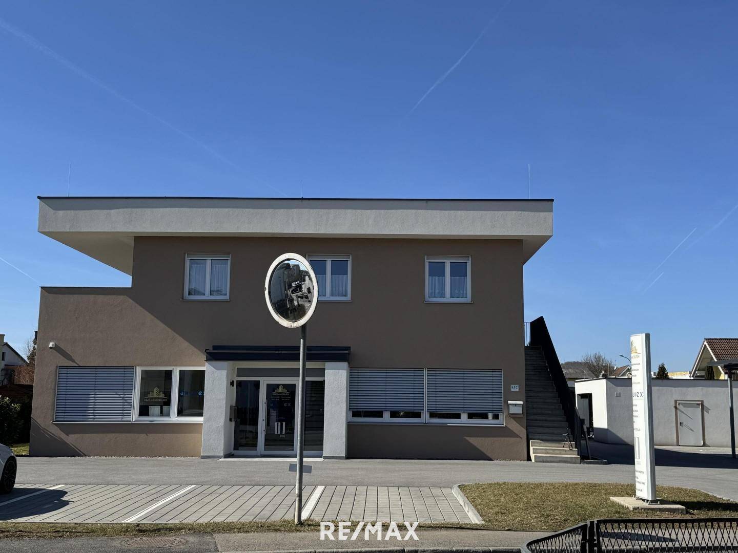 ruhige Lage, da unterhalb Büro