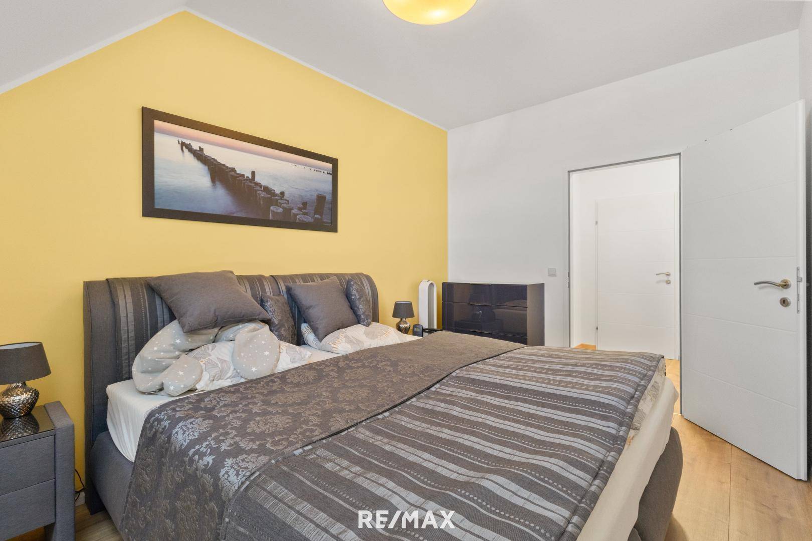 Schlafzimmer (2)