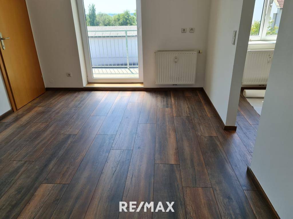Zimmer zum Balkon
