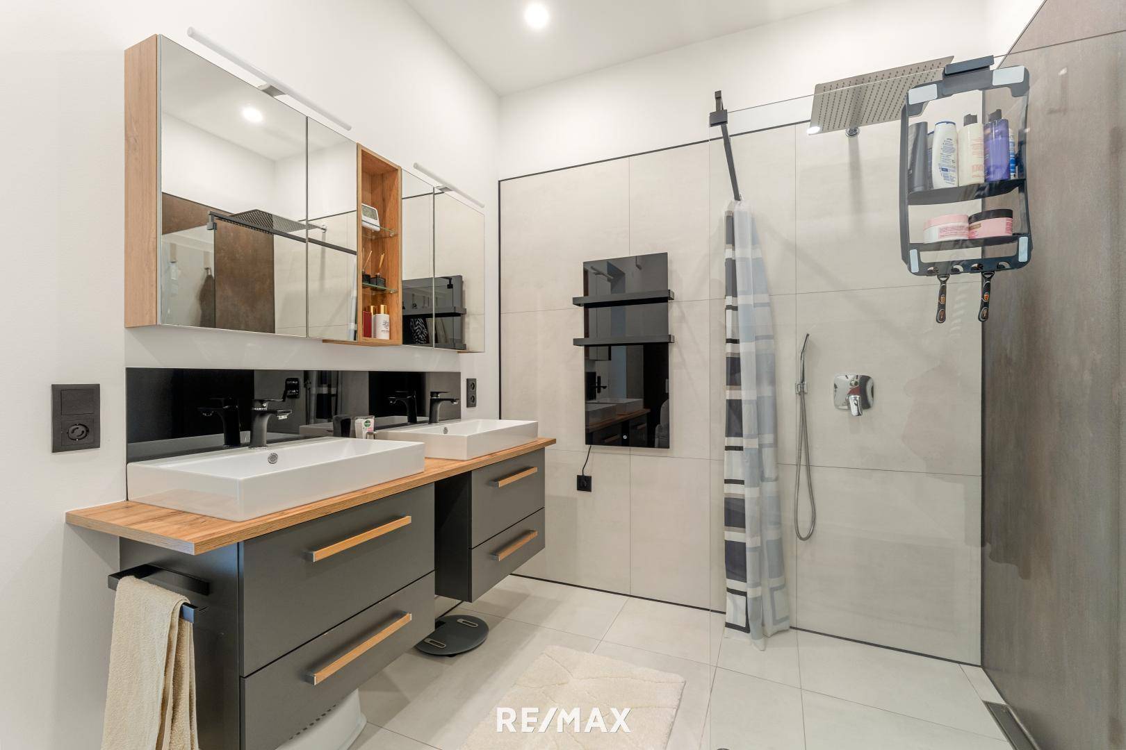 Badezimmer (2) EG