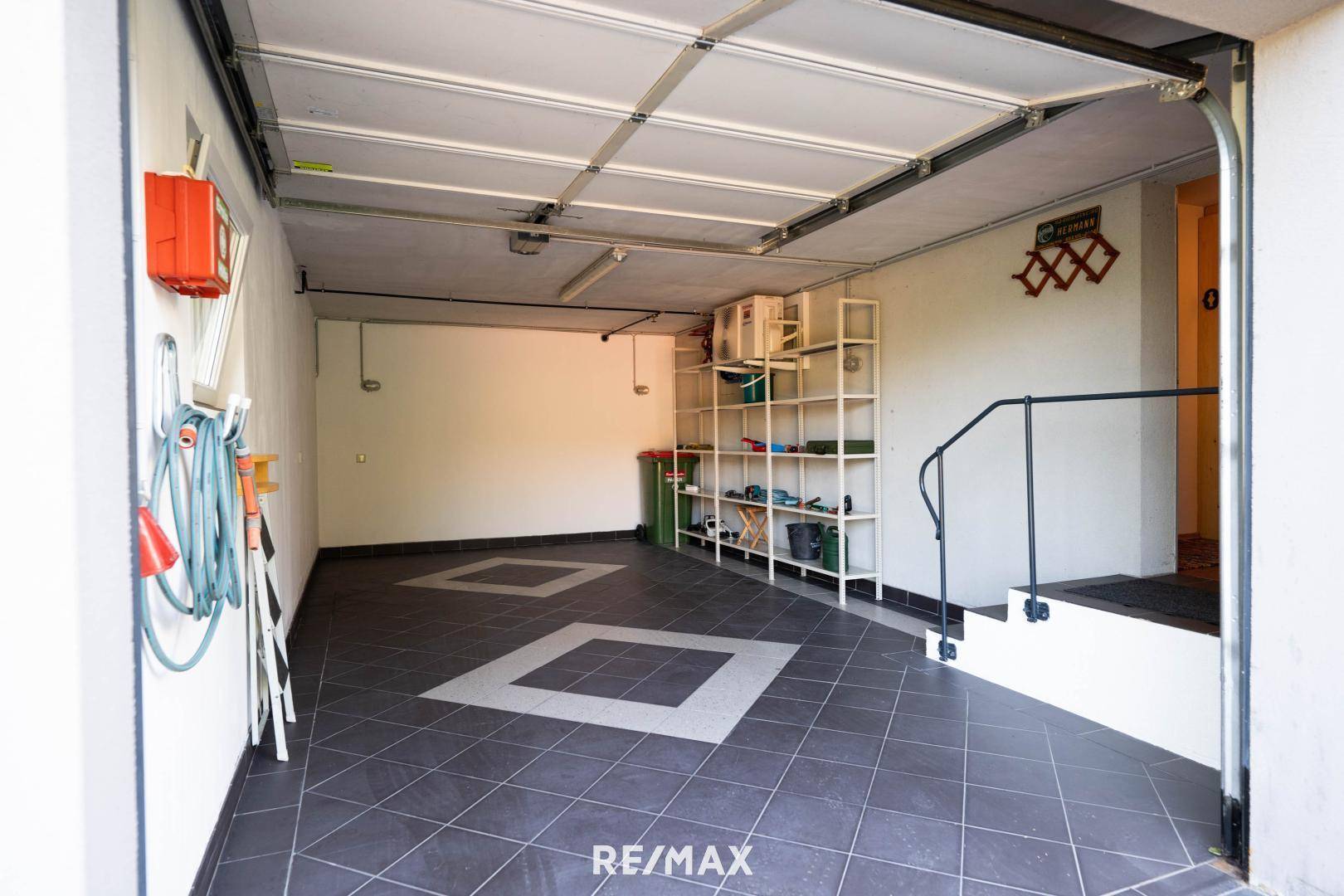 Garage 2