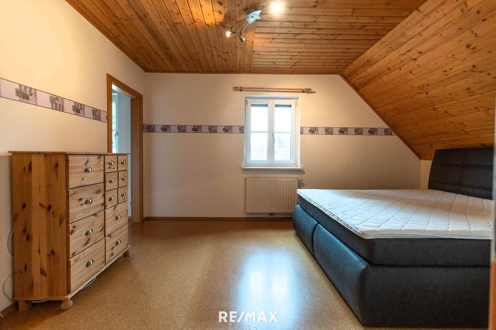 Schlafzimmer DG