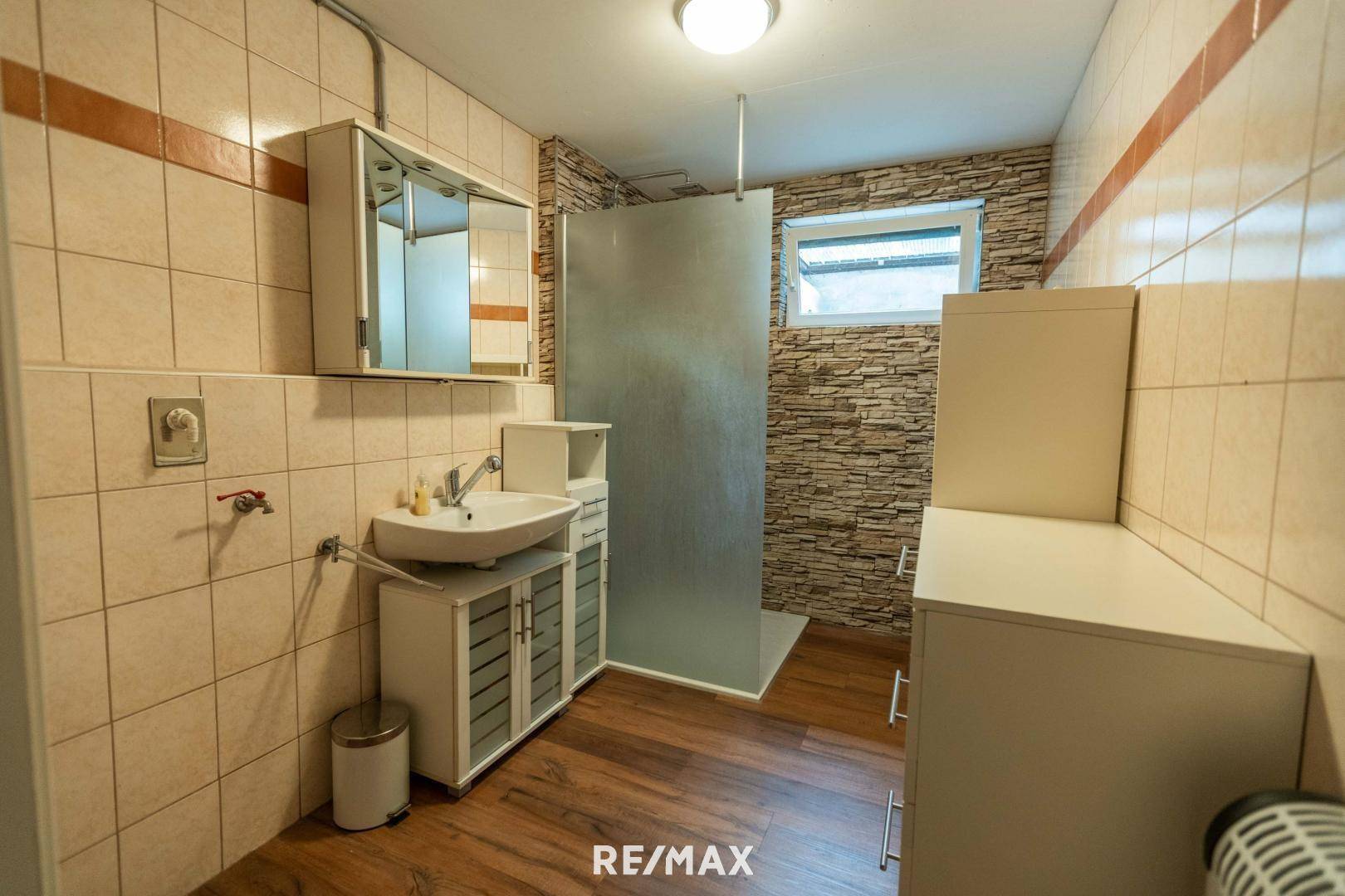 das Badezimmer KG