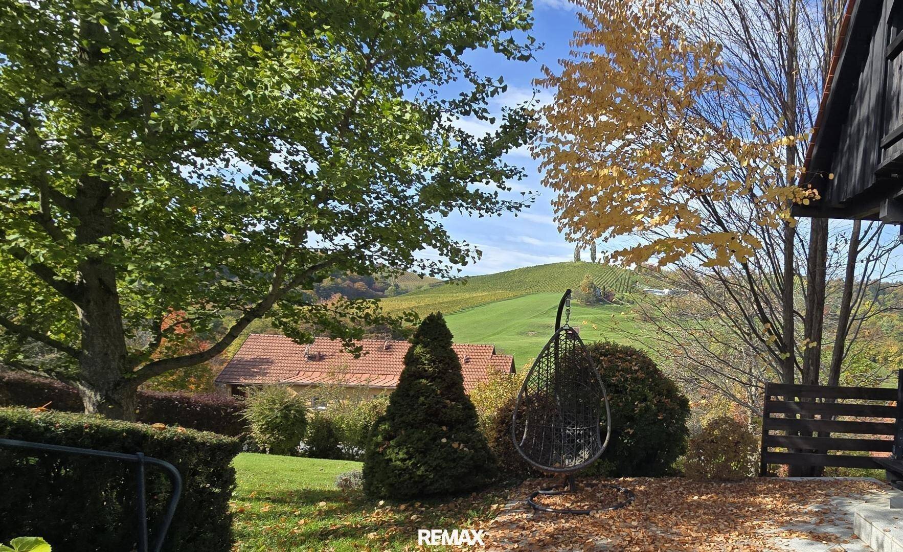 Sie suchen ein stilvolles Zuhause an der Weinstraße mit Fernblick, Wellnessbereich und eigenem Weinkeller? Dann sollten Sie sich diese besondere Immobilie unbedingt ansehen! - Ansicht 4