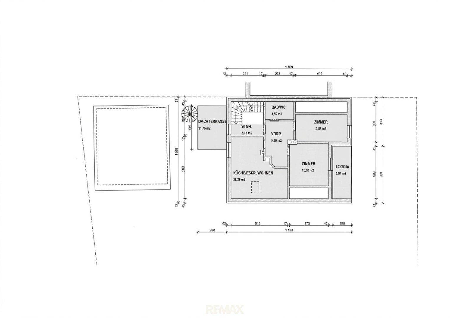 Grundriss des Obergeschosses mit großer Dachterrasse, Wohnküche, Zimmern und Bad/WC.