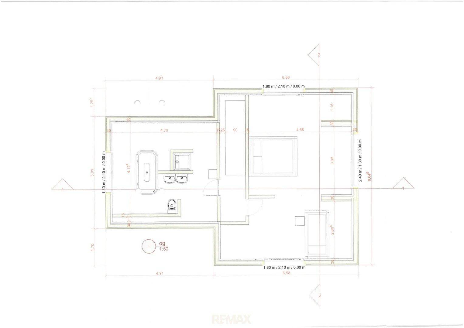 Grundriss des Obergeschosses mit Badezimmer, Schlafzimmer und Dachschrägen.