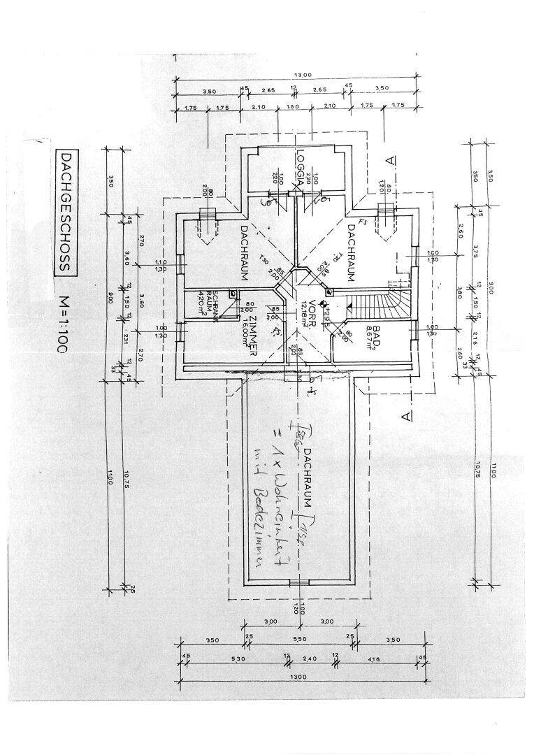 Grundriss des Dachgeschosses mit Schlafzimmern, Bad, Loggia und zusätzlichen Dachräumen.