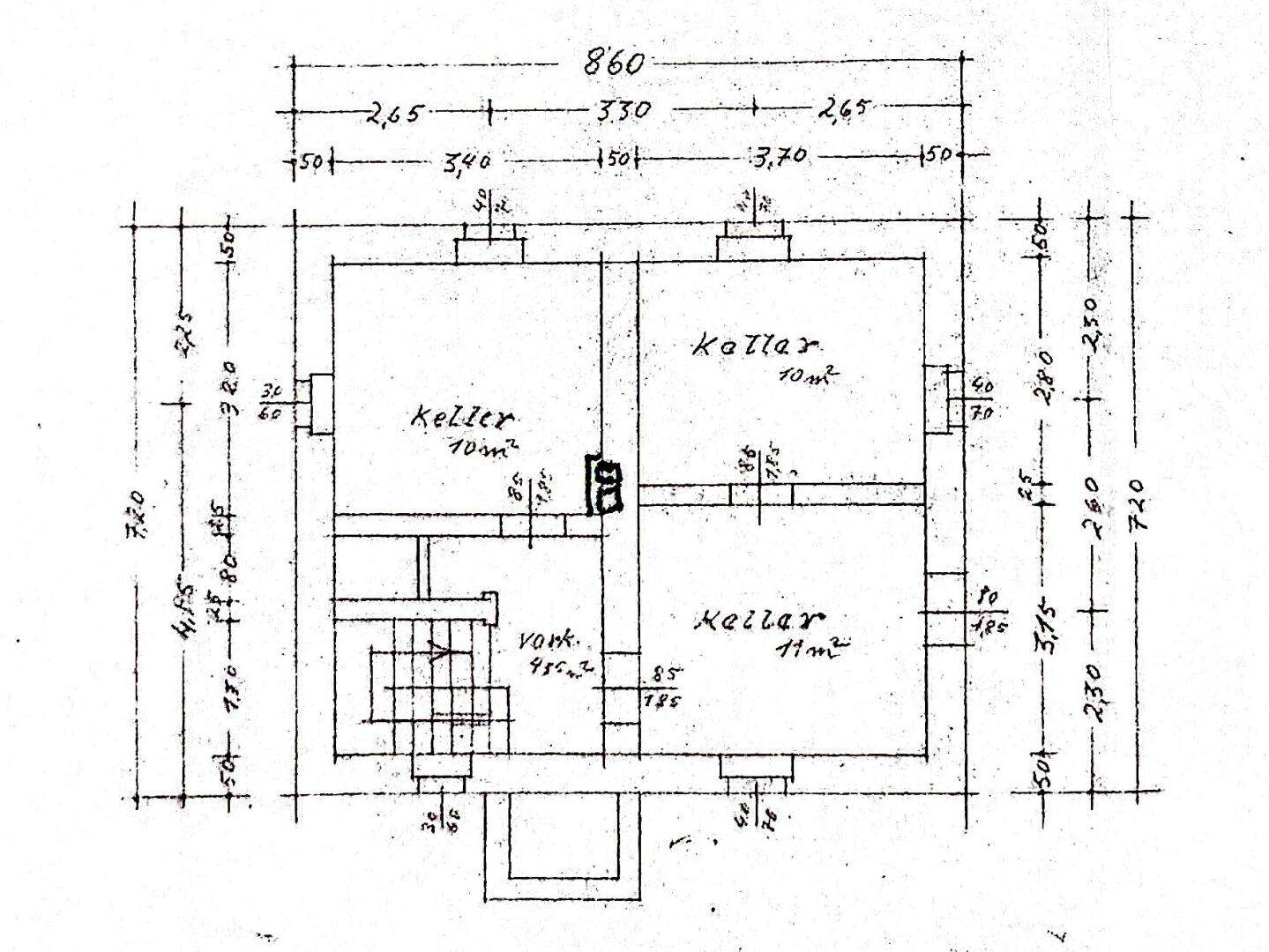 Grundriss des Kellers mit drei separaten Kellerräumen und Treppenaufgang.