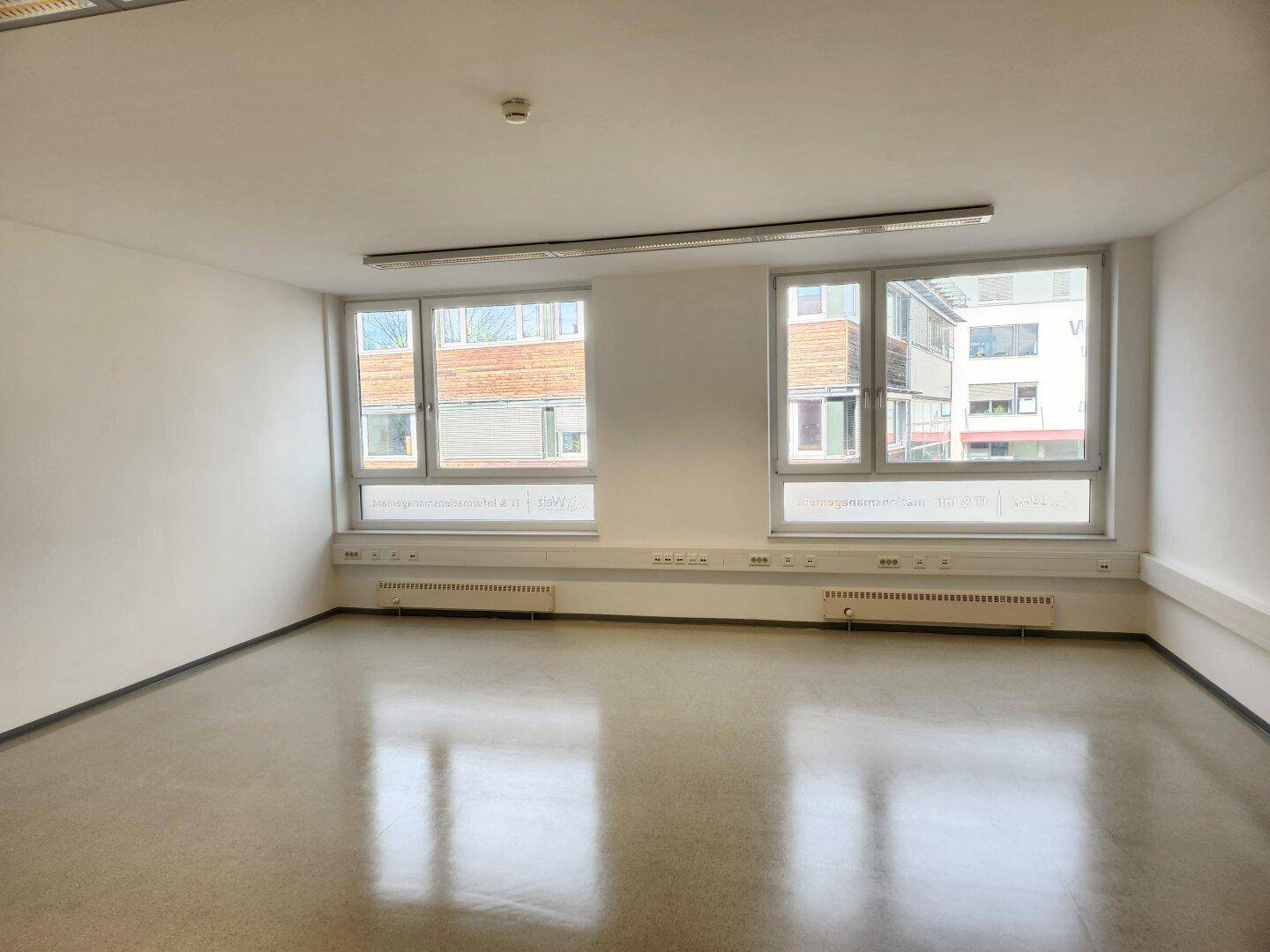 Einzelbüros ab ca. 25m² im Innovationszentrum W.E.I.Z., größere weitere Büroräume verfügbar - Ansicht 2