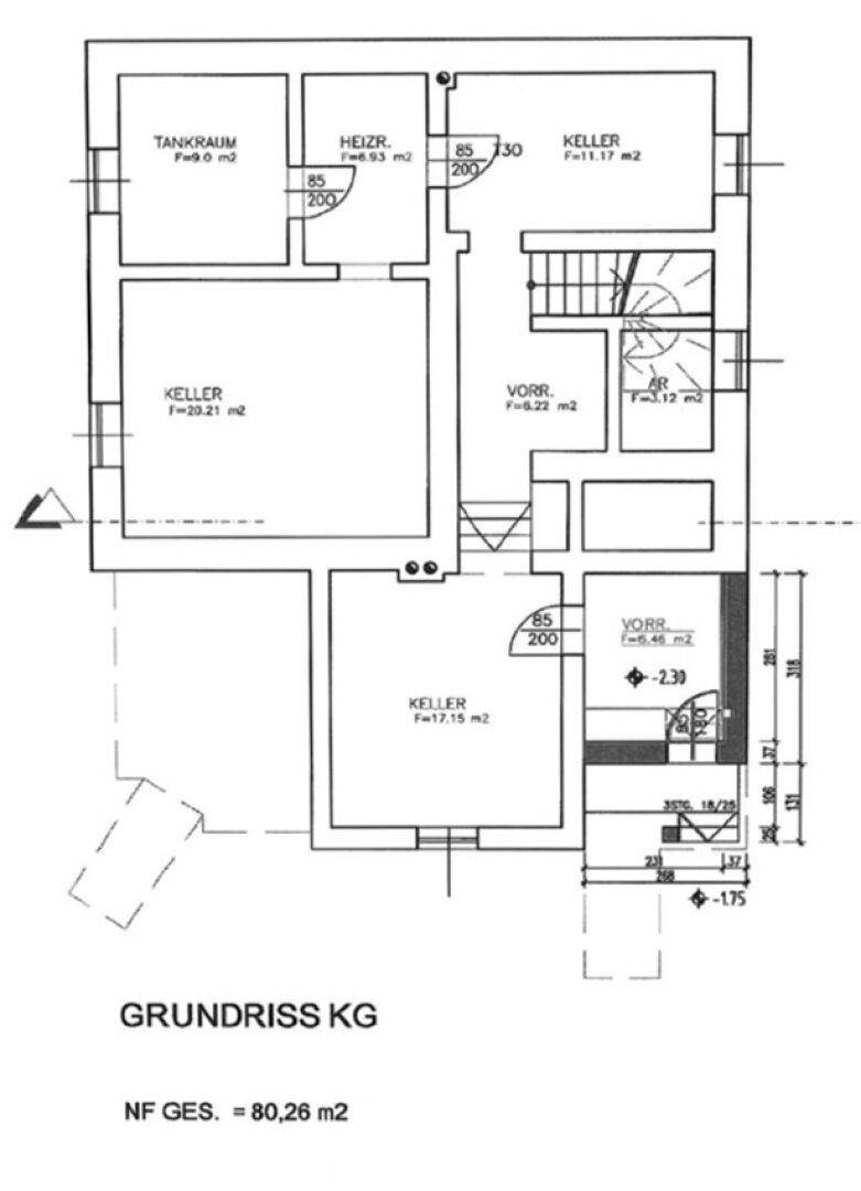 Grundriss des Kellergeschosses mit mehreren Kellerräumen und Heizraum.