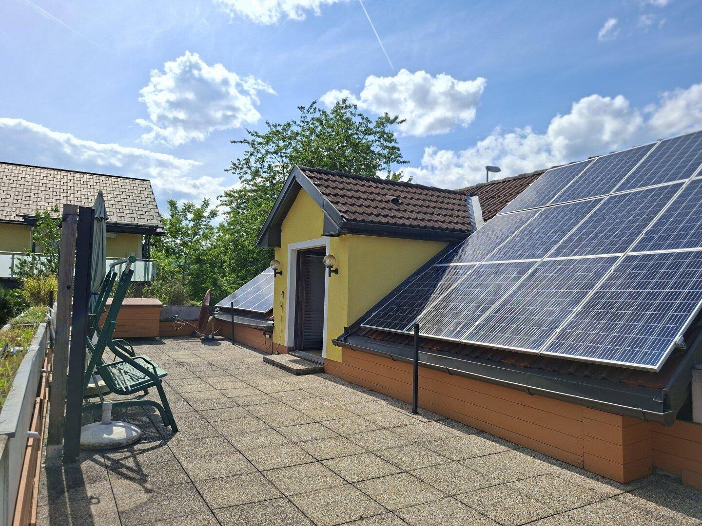 15713-Dachterrasse mit Photovoltaik
