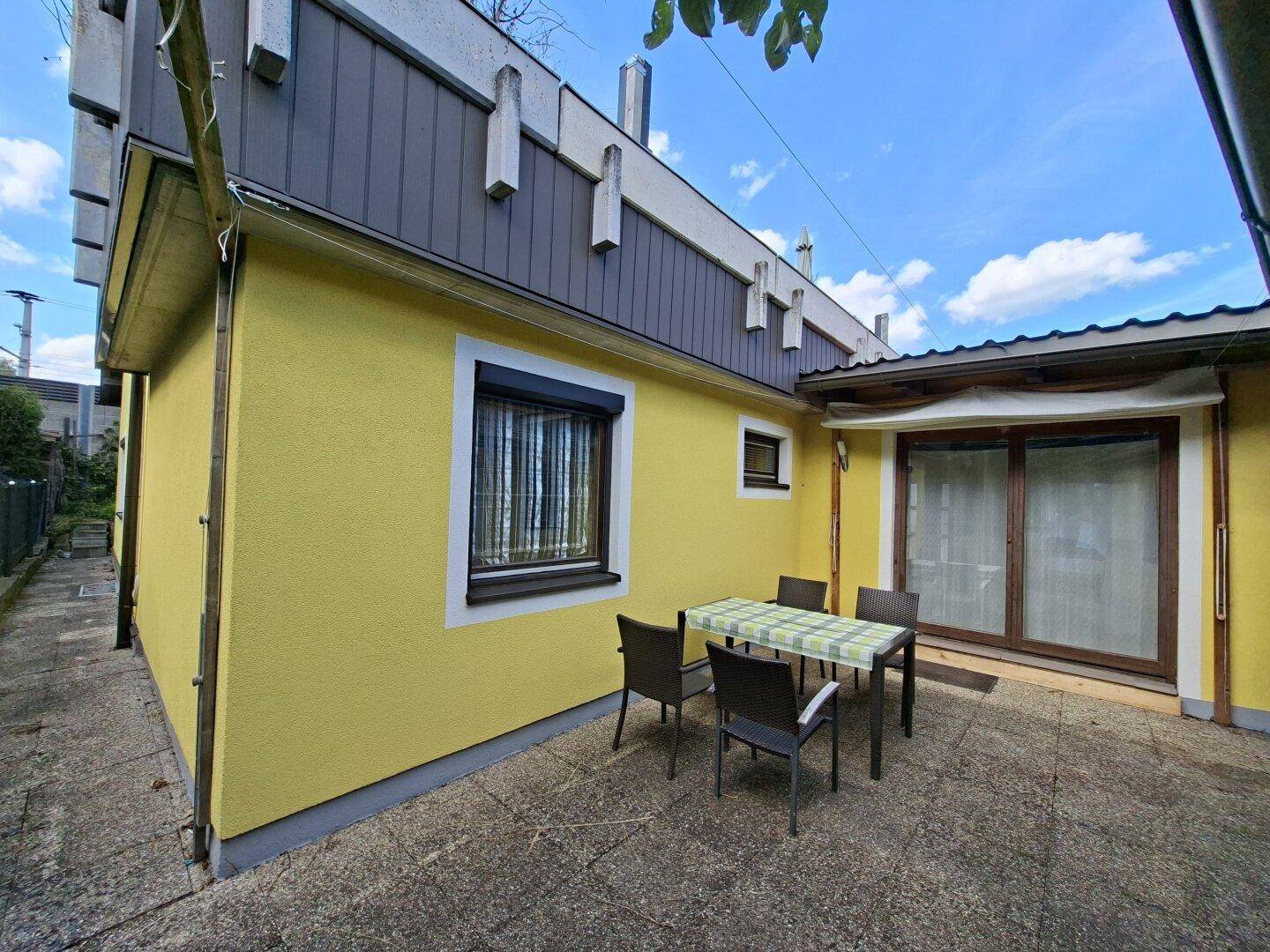 15713-Terrasse Innenhof