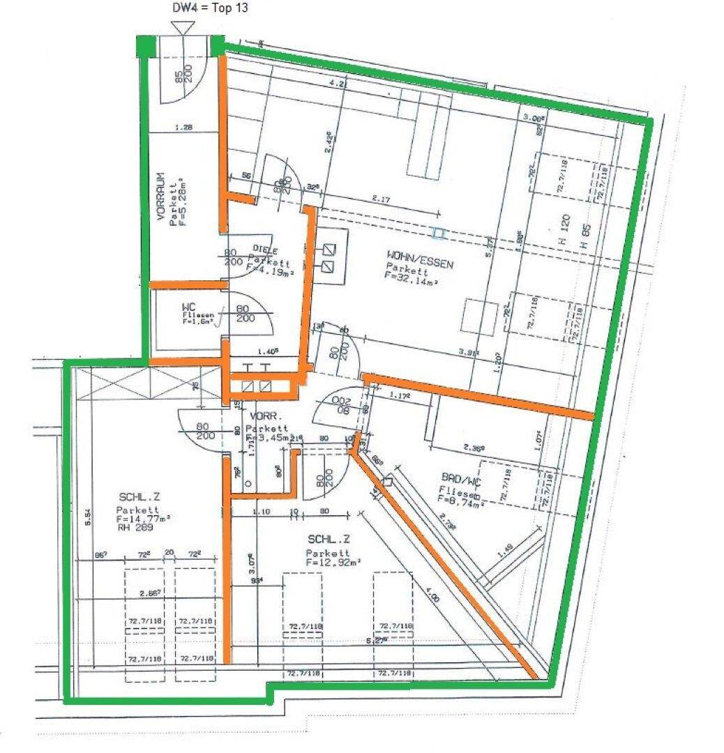 Grundrissplan einer Dachgeschosswohnung mit offenem Wohn-Essbereich und zwei Schlafzimmern.