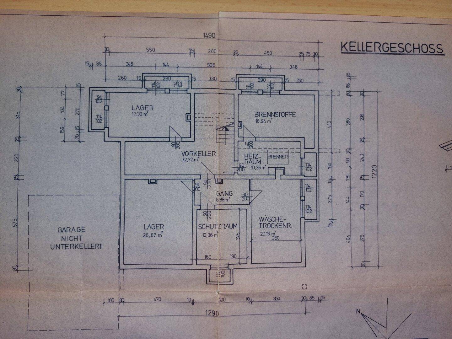 Grundriss des Kellergeschosses mit Lager-, Heiz- und Waschräumen sowie einem Schutzraum.