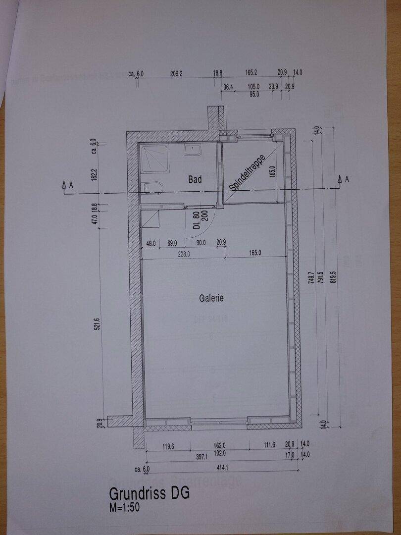Grundriss des Dachgeschosses mit Galerie, Bad und Wendeltreppe.
