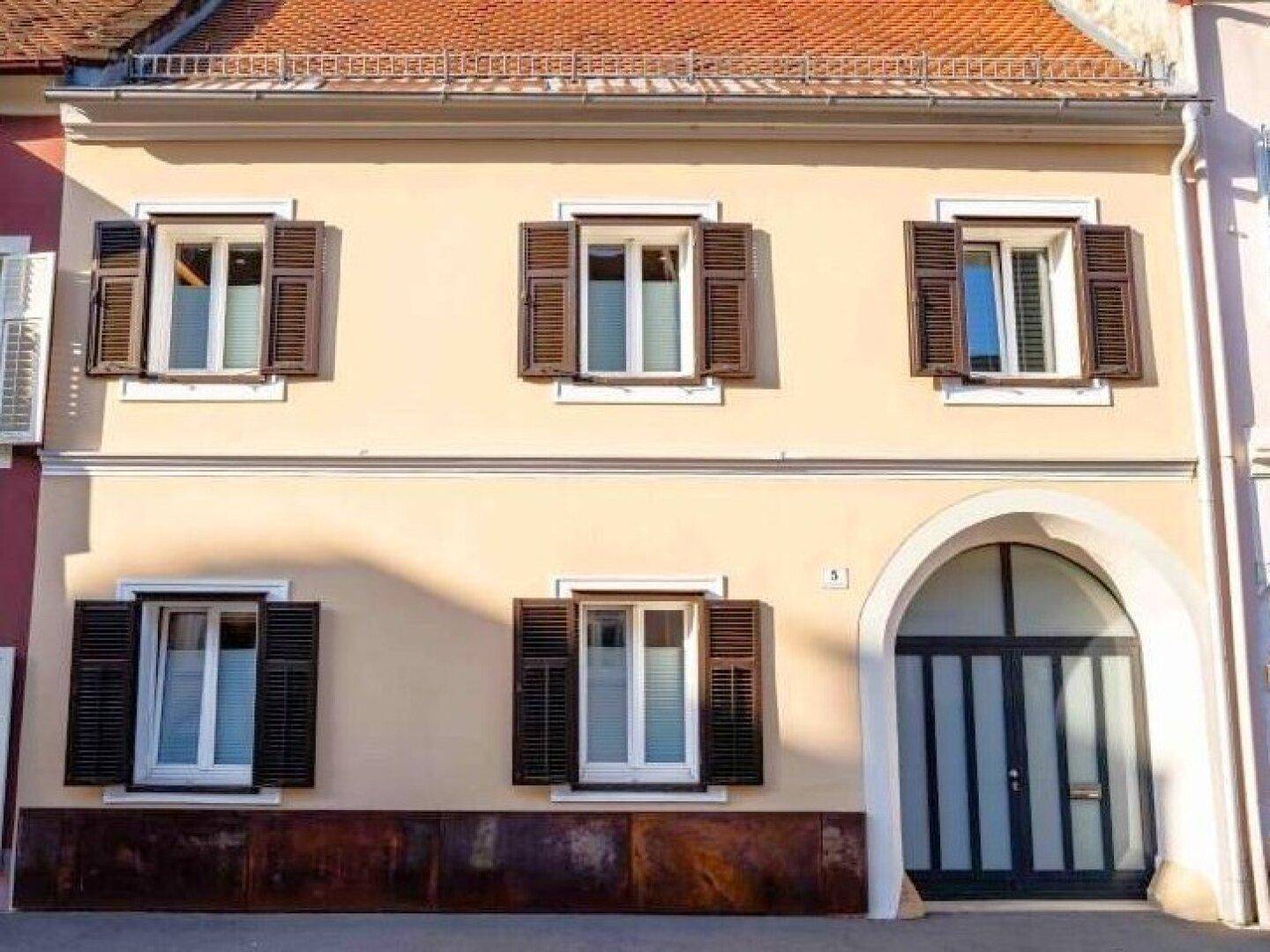 Historisches, saniertes Altstadthaus mit Innenhof in zentraler ruhigen Lage - Ansicht 3