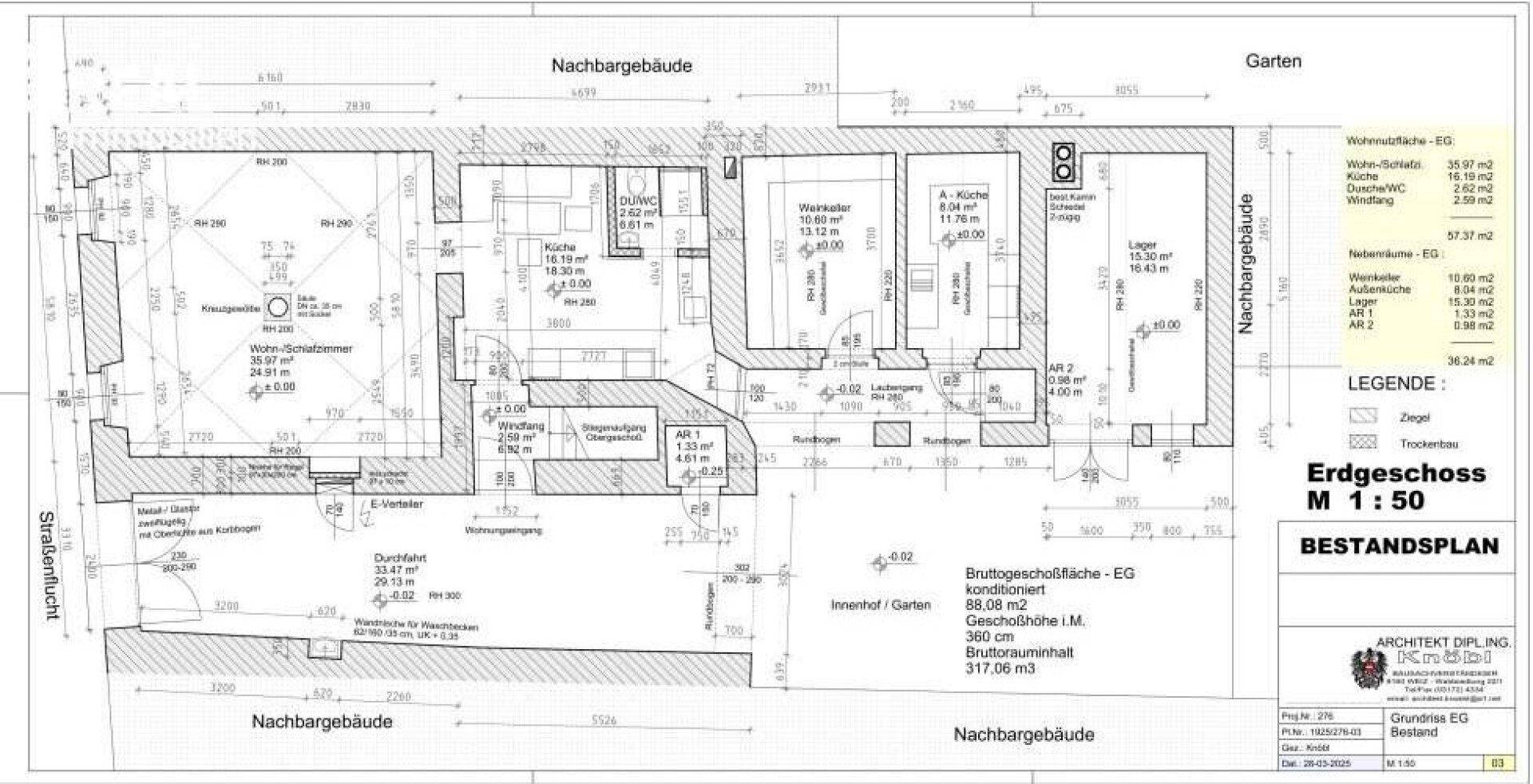 Grundriss des Erdgeschosses mit verschiedenen Räumen, Gartenbereich und klarem Layout.