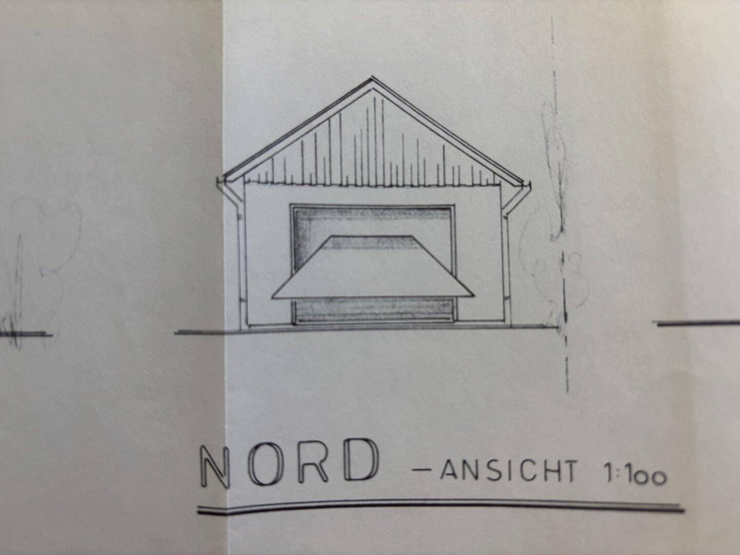 Nordansicht einer Garage im Maßstab 1:100 als architektonische Zeichnung.