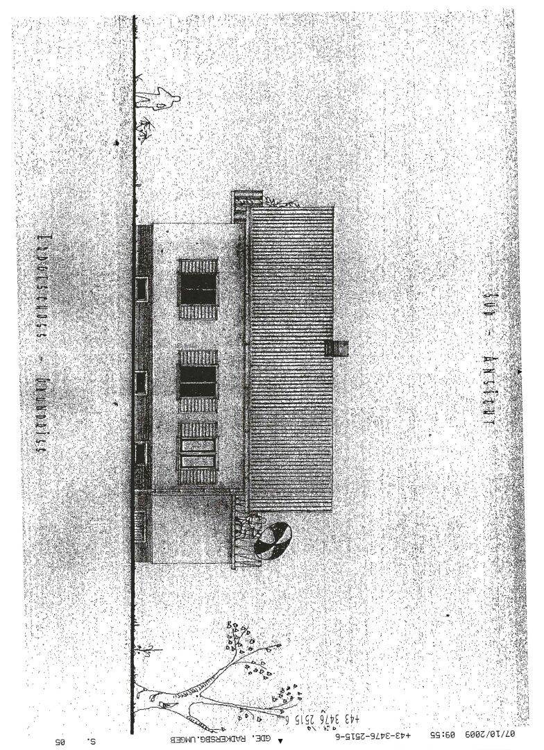 Ansicht des Hauses von Süden, zeigt die Dachform und die Fensteranordnung.