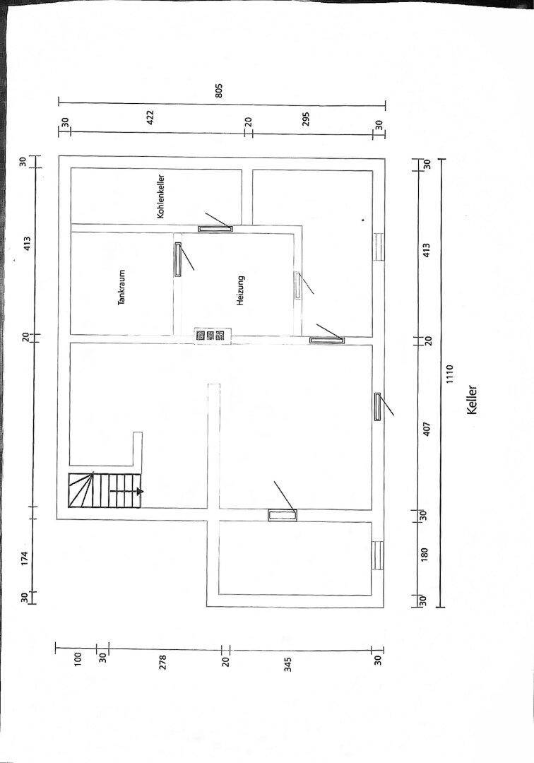 Grundriss des Kellers mit Heizungsraum, Tankraum und Kohlenkeller, inklusive Treppenaufgang.