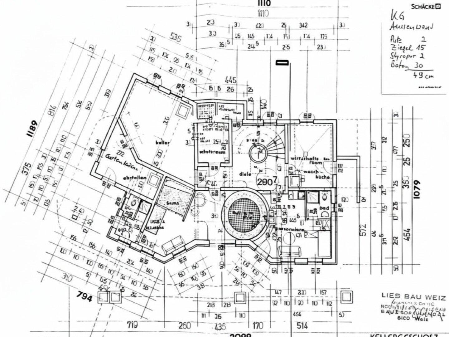 Grundriss des Kellergeschosses mit Abstellräumen, Technikraum und Weinkeller.