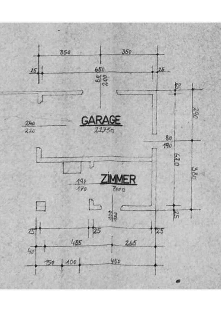 Grundriss der Garage mit zusätzlichem Zimmer.