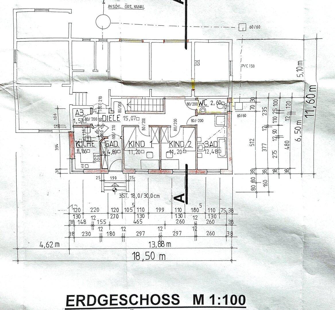 Grundriss des Erdgeschosses mit Küche, Diele, zwei Kinderzimmern und Bad.