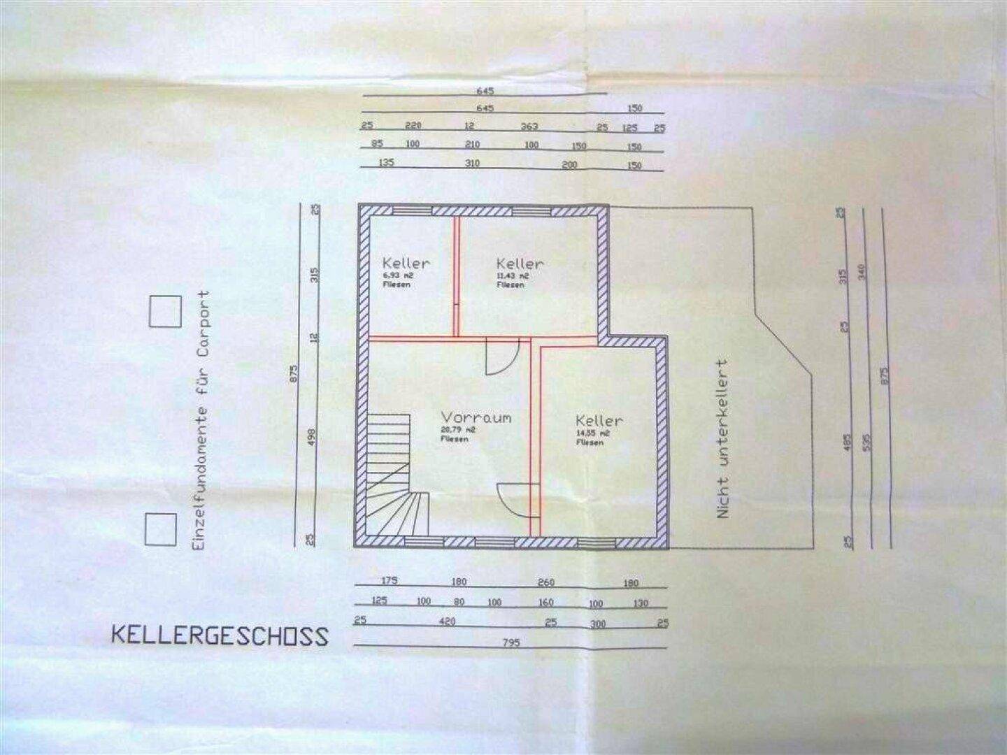 Grundriss des Kellergeschosses mit mehreren Kellerräumen und Vorraum.