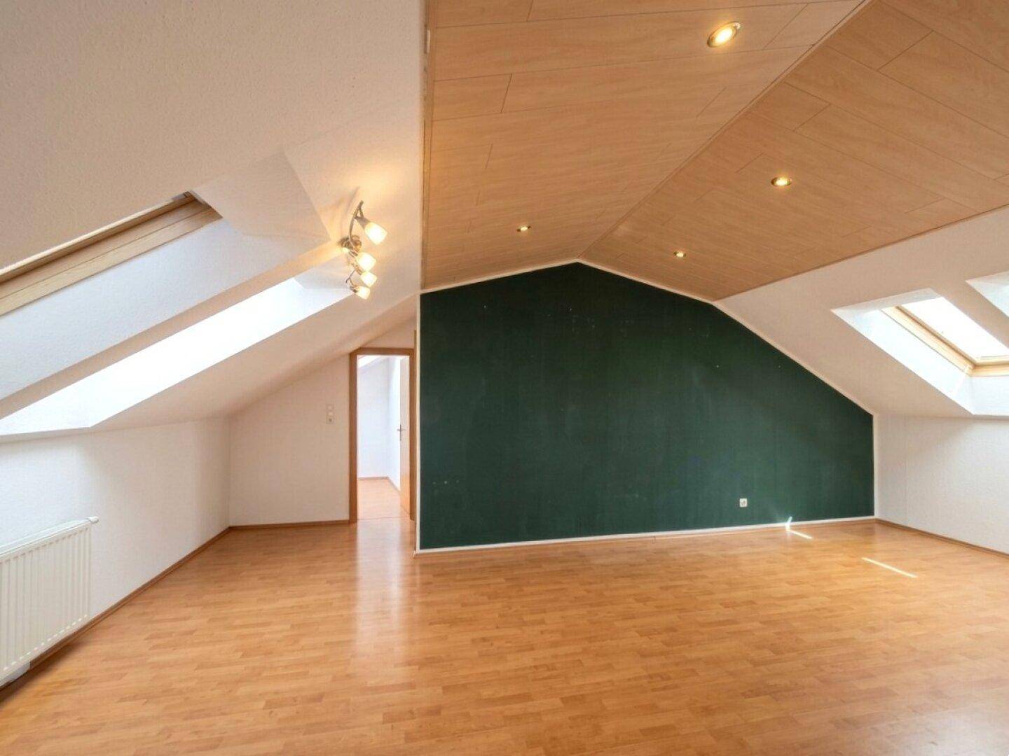 15972- Zimmer OG