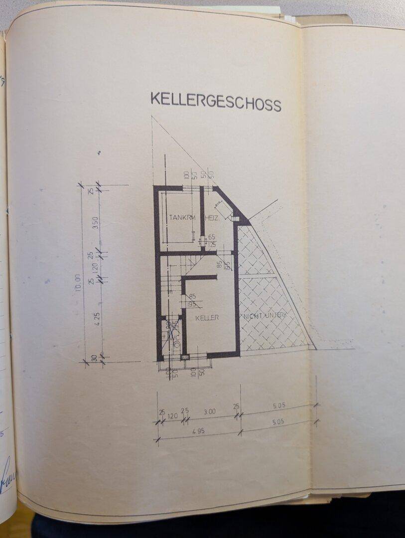 Grundriss des Kellergeschosses mit Tankraum, Heizungsbereich und zusätzlichem Lagerraum.