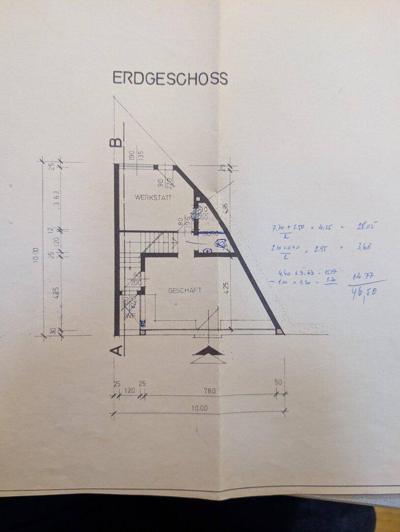 Grundriss des Erdgeschosses mit Ladenfläche, angrenzender Werkstatt und Treppenaufgang.