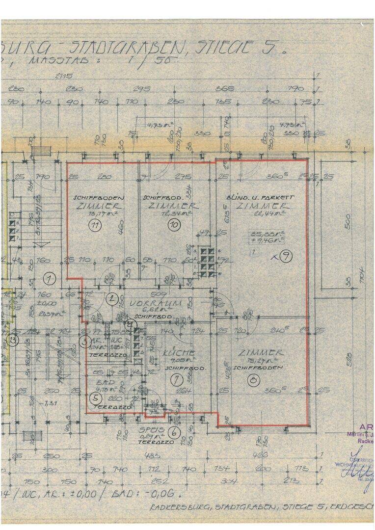 Detaillierter Grundrissplan mit Raumaufteilung und Terrassenzugang.
