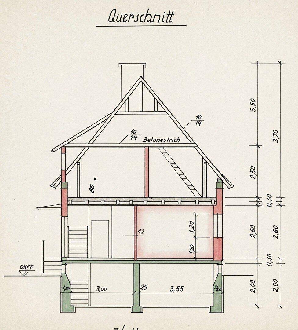 Architektonischer Querschnitt des Hauses mit Darstellung der Geschosse und des Daches.