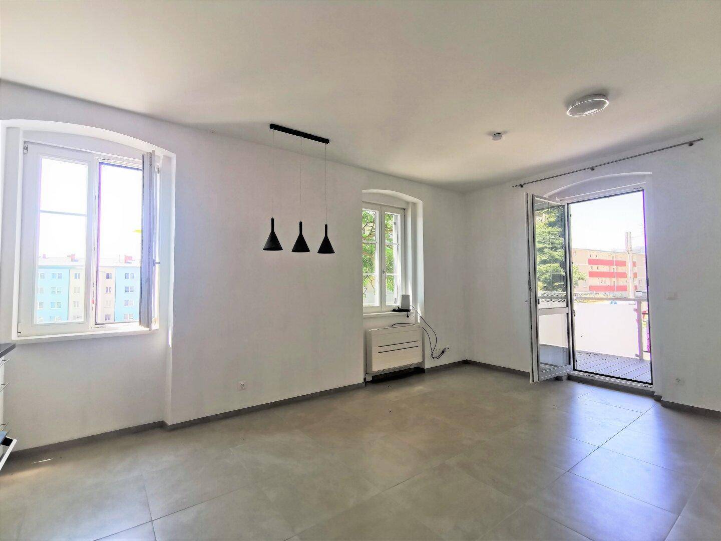 Wohnraum mit Balkon