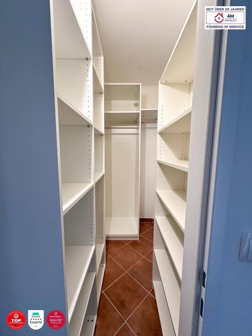 Kleiderschrank