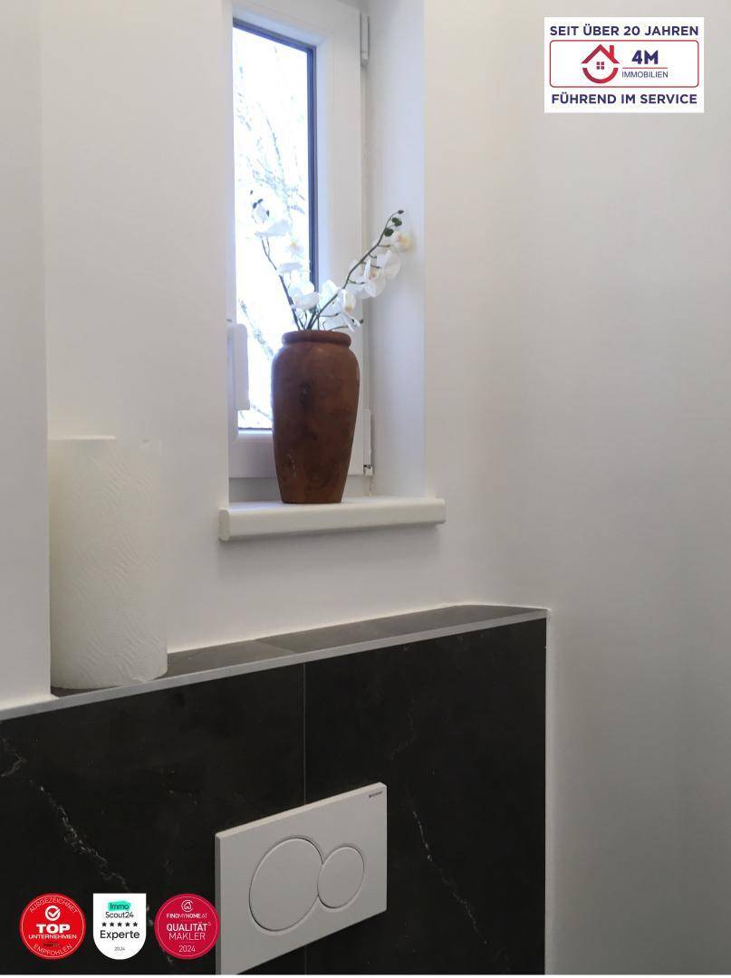 separates WC mit Fenster